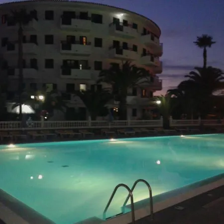 Deluxe Vista Piscina/media Pension, Wifi, Apartment